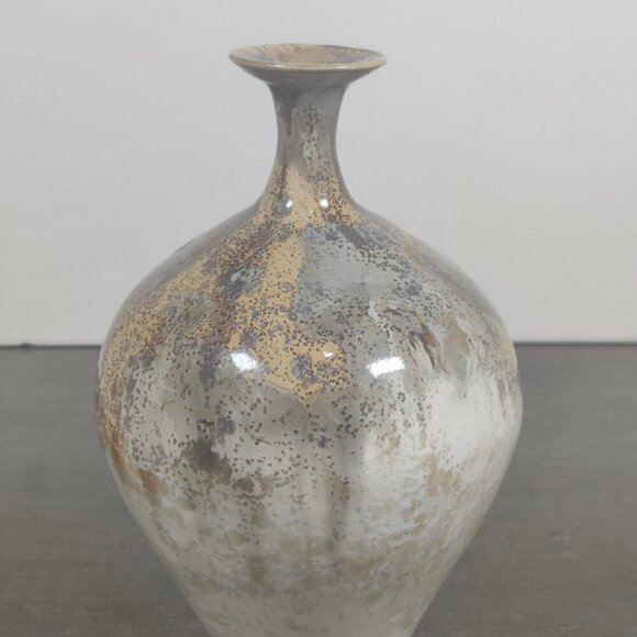 Artist signed narrow neck vase with exquisite glazing in gold, brown & tan. - Picture 6 of 10